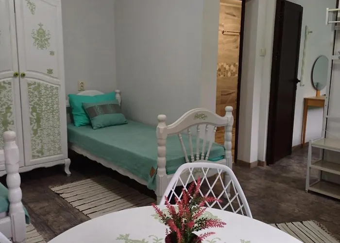 Хотел елпида