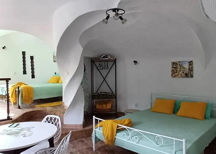 Хотел елпида