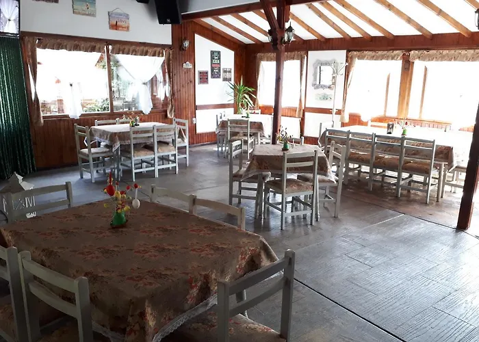 Хотел елпида